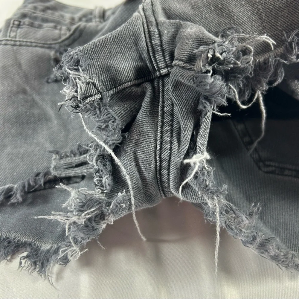 PacSun Women’s Charcoal Distressed‎ High Rise Gestival Jean Shorts Size 26